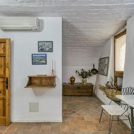 Holiday home Roca Montiro